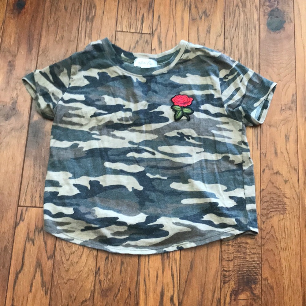 camouflage rose tee
